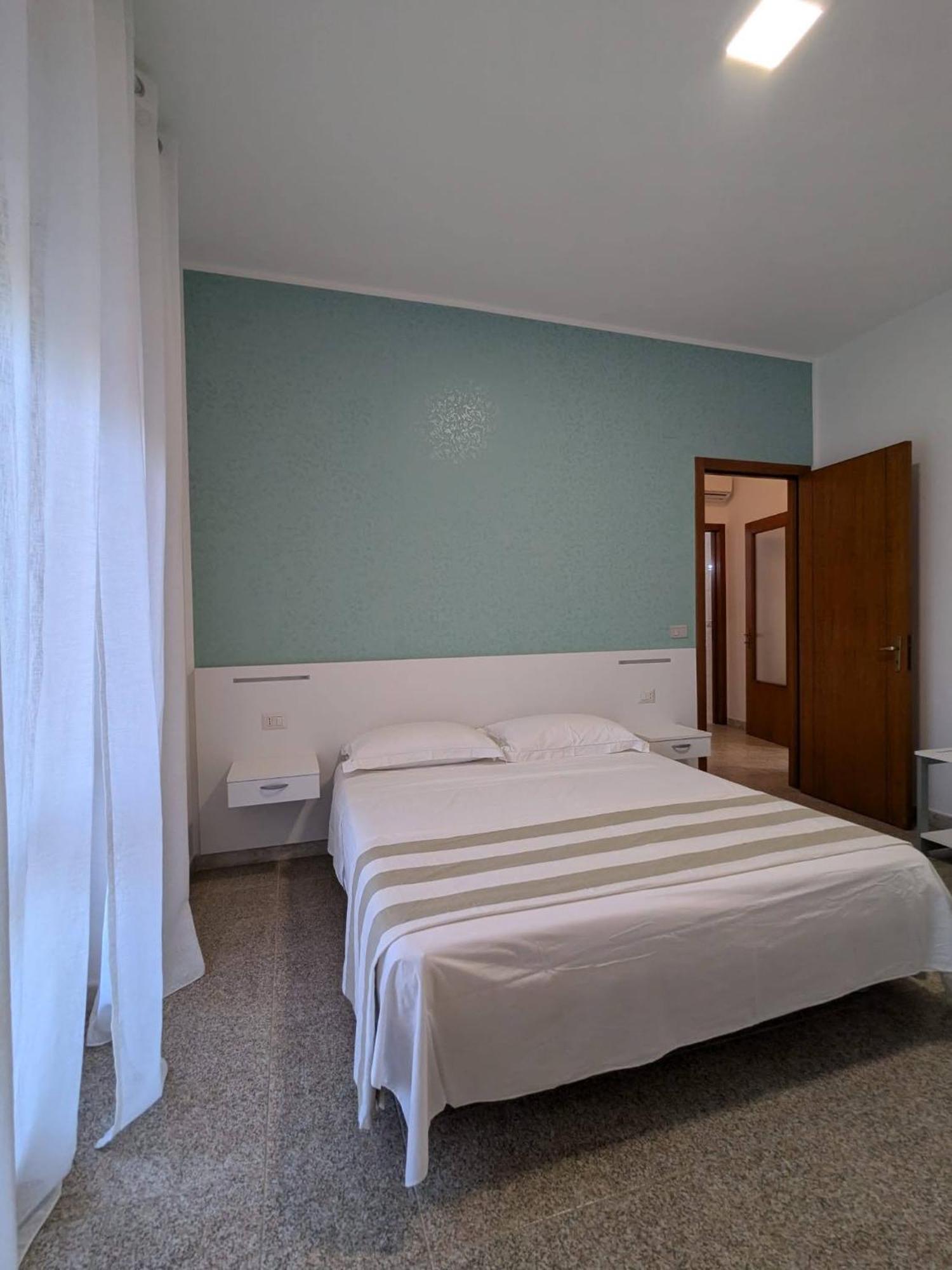 Albatro Mare Apartment มารีนา ดี มันกาแวร์ซา ภายนอก รูปภาพ